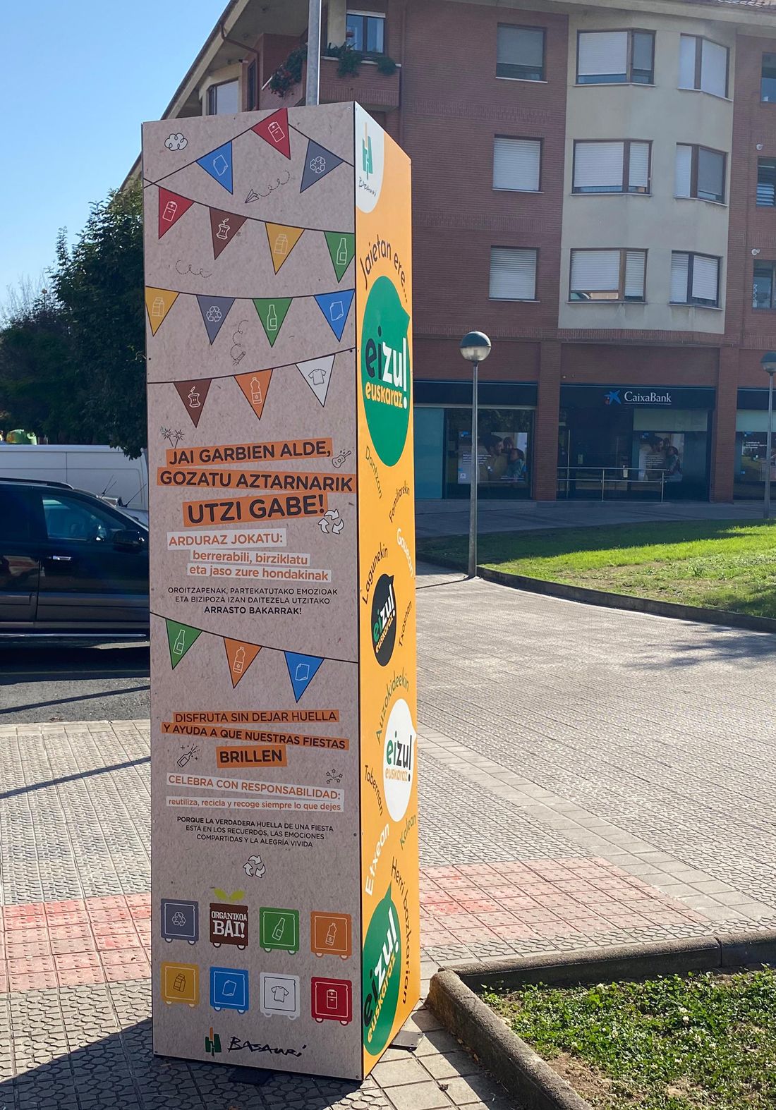 Totem con información de respeto al Medio Ambiente