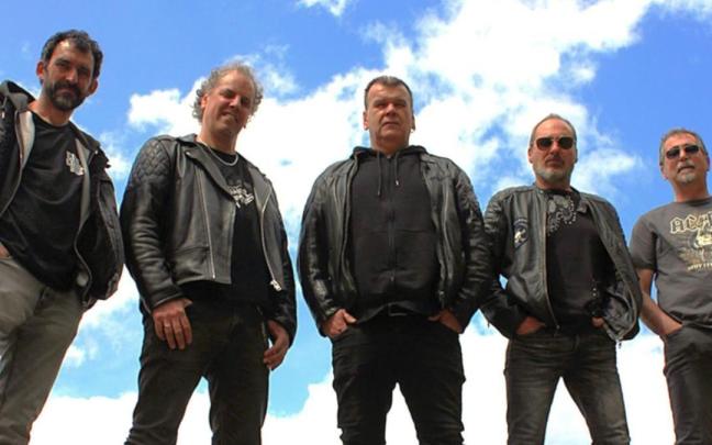 Iñigo Barrenetxea, Patxi Zabaleta, Jon Zabala, Jon Iturrino y Kristian Etxabe forman Ehun Kilo en la actualidad.