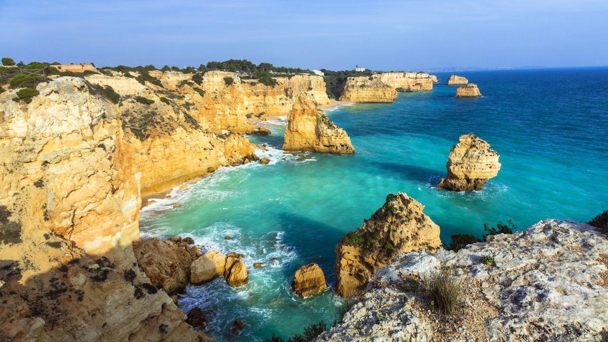 Praia da Marinha, Algarve, en Portugal.