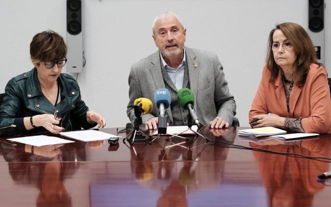 La directora del Servicio de Ciudadanía sanitaria, Aseguramiento y Garantías, Geno Ochando; el director general de Salud, Carlos Artundo; y la presidenta de la Comisión de Garantía y Evaluación María Luisa Arcos, este jueves La directora del Servicio de Ciudadanía sanitaria, Aseguramiento y Garantías, Geno Ochando; el director general de Salud, Carlos Artundo; y la presidenta de la Comisión de Garantía y Evaluación María Luisa Arcos, este jueves