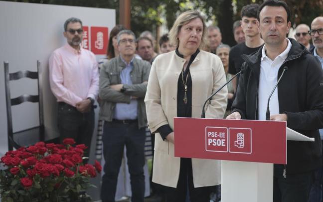 El vicelehendakari segundo, el socialista Mikel Torres, este sábado en Portugalete en el 39º aniversario del atentado contra la Casa del Pueblo