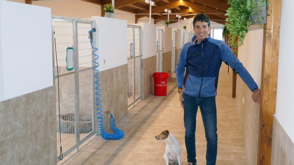 Javier Senar en el interior de las nuevas instalaciones.