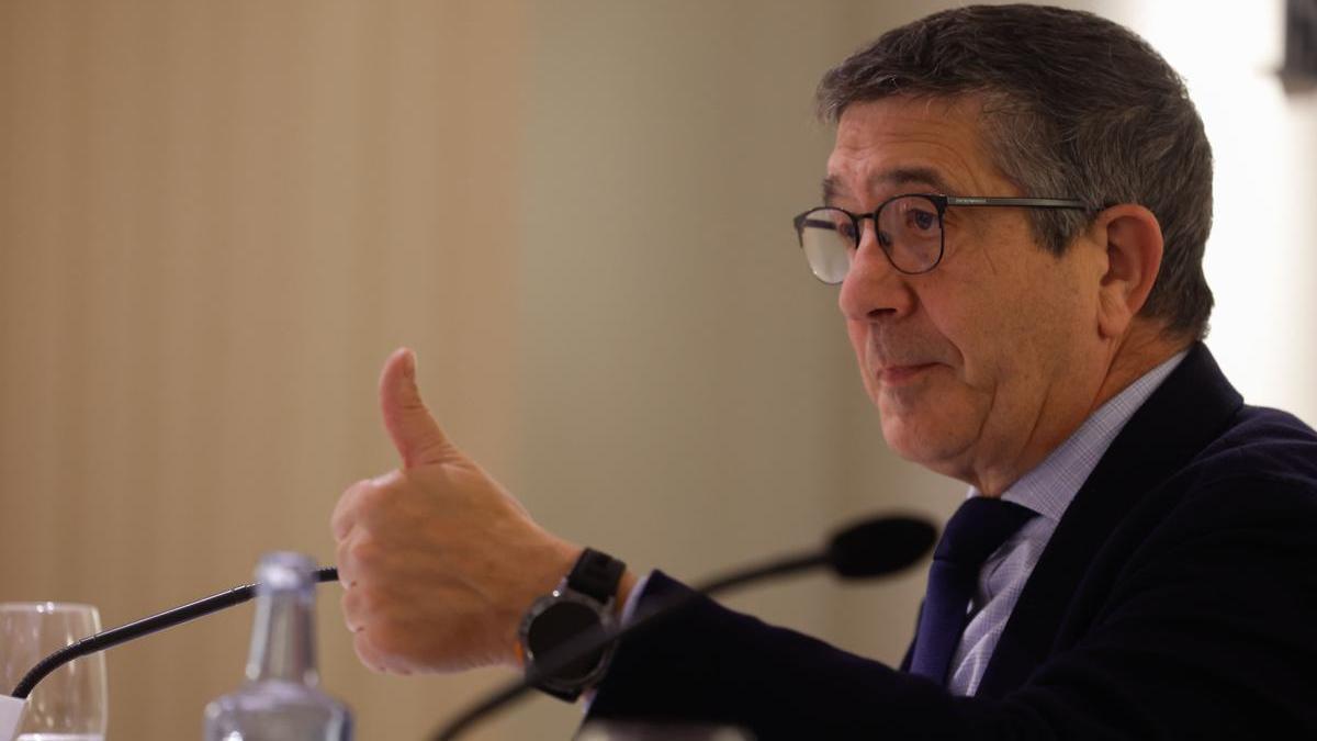 El portavoz del PSOE en el Congreso, Patxi López protagoniza un almuerzo informativo en Madrid.