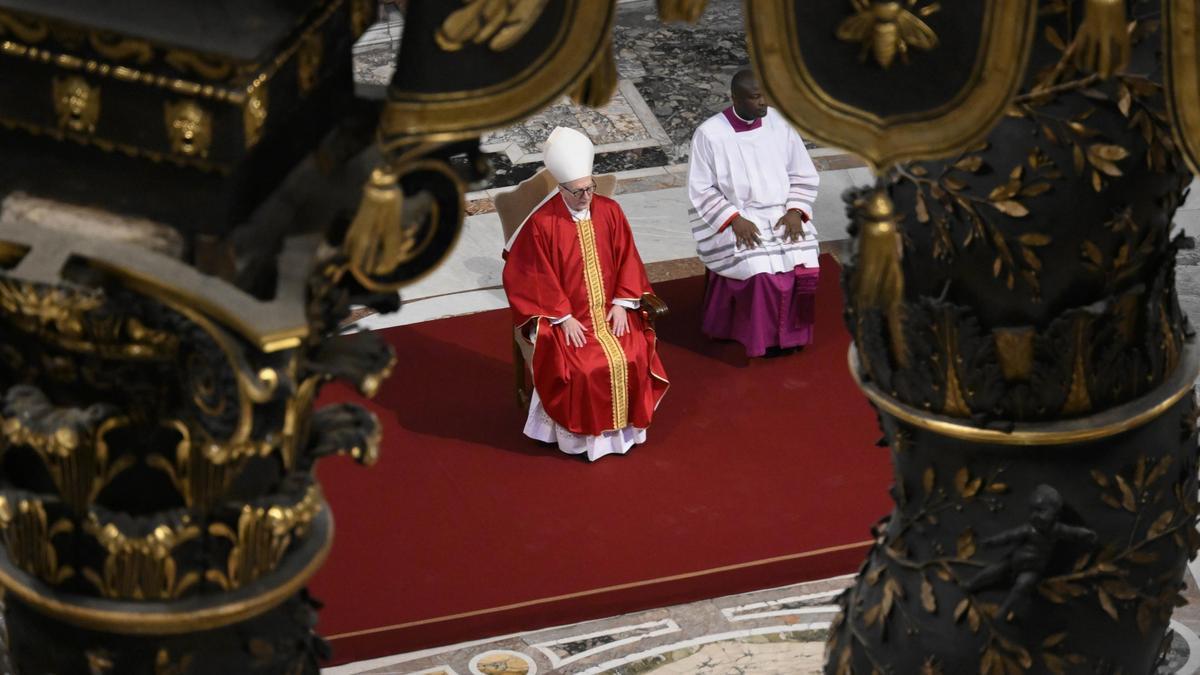 Celebración de Viernes Santo en San Pedro del Vaticano