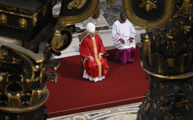 Celebración de Viernes Santo en San Pedro del Vaticano