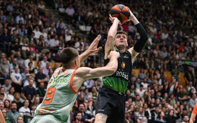 Kyle Guy volvió a ser una pesadilla y sepultó la temporada del Baskonia. / ACB PHOTO/D. GRAU Kyle Guy volvió a ser una pesadilla y sepultó la temporada del Baskonia. / ACB PHOTO/D. GRAU