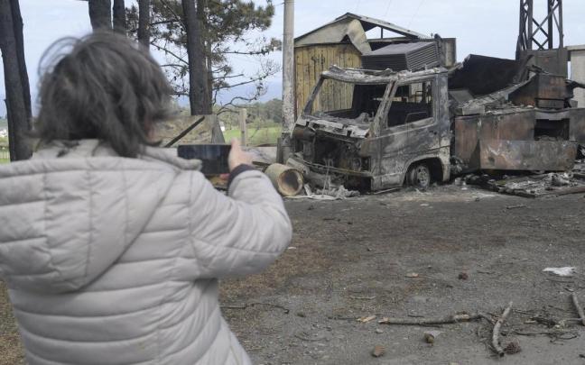 Vista de la zona quemada del concejo de Valdés, uno de los más afectados por los incendios originados en Asturias.