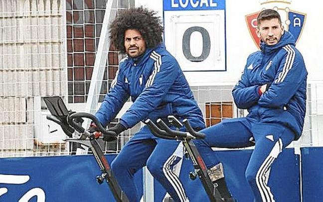 Aridane y David García, en la bicicleta, en el entrenamiento de Tajonar.