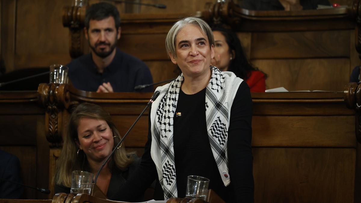 Ada Colau, en su último pleno como concejal en Barcelona.