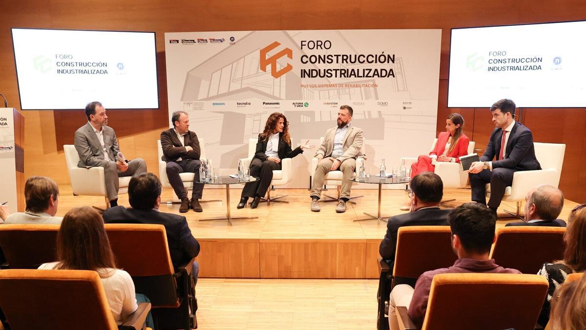 La mesa redonda 'Rehabilitación de edificios: retos y soluciones'