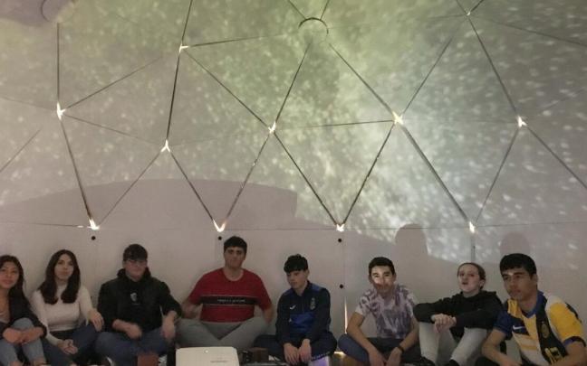 Eskola baten artxiboko irudia