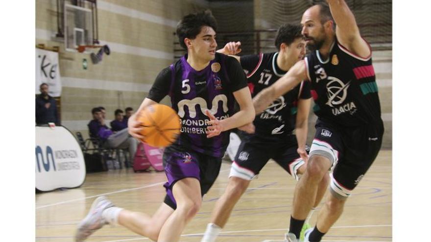 El primer equipo masculino ha competido en Tercera FEB durante once años.