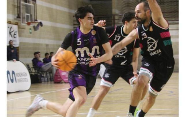 El primer equipo masculino ha competido en Tercera FEB durante once años.