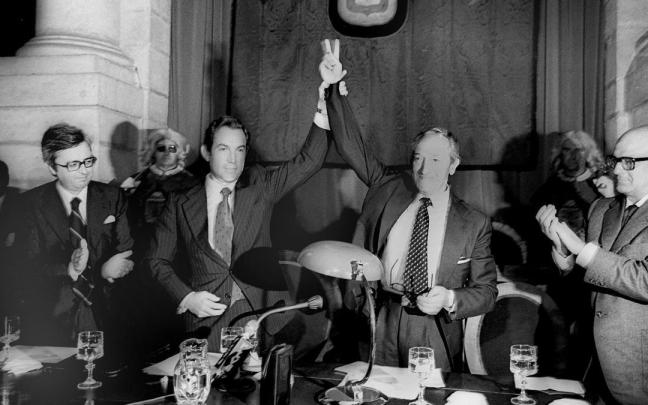 Traspaso de poderes de Ramón Rubial a Carlos Garaikoetxea como presidente del Consejo General Vasco, el 9 de junio de 1979.