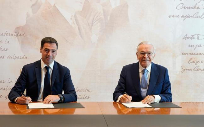 El lehendakari Imanol Pradales y el presidente de la Fundación ”la Caixa”, Isidro Fainé, firmaron un acuerdo reforzando la colaboración en materia social. / ARABA PRESS El lehendakari Imanol Pradales y el presidente de la Fundación ”la Caixa”, Isidro Fainé, firmaron un acuerdo reforzando la colaboración en materia social.