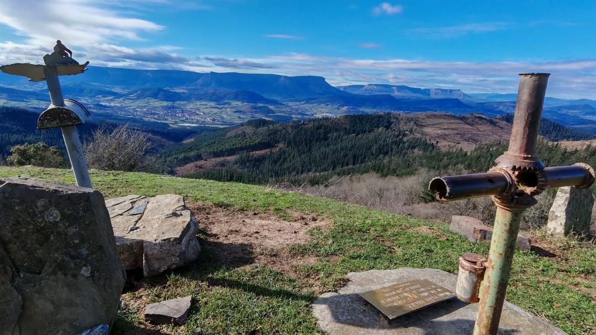 Desde Aspaltza la sierra Gorobel luce espectacular