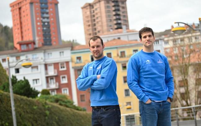 Aitor Elordi y José Javier Zabaleta posan en Eibar. Aitor Elordi y José Javier Zabaleta posan en Eibar.