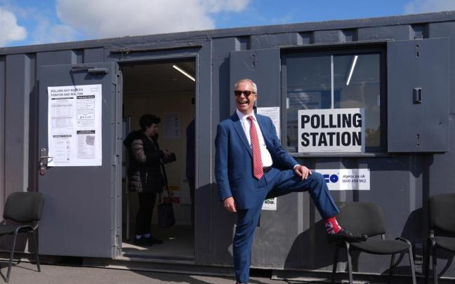 El líder de Reform UK, el ultraderechista Nigel Farage, acude a votar en los comicios del pasado jueves.