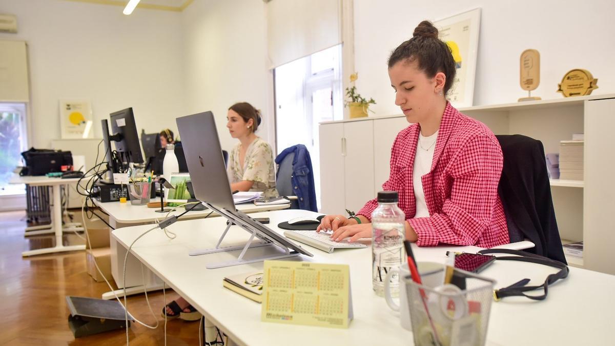 olo un 35% de los jóvenes ha logrado acceder a un contrato indefinido, según el barómetro 'Candidate Pulse' de la consultora de Recursos Humanos Michael Page.