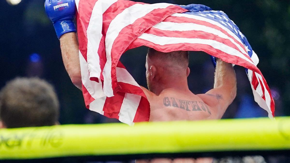 Ilia Topuria perdió este lunes el título de peso ligero de la Ultimate Fighting Championship (UFC), debido a su derrota tras el cuarto asalto contra el estadounidense Justin Gaethje.