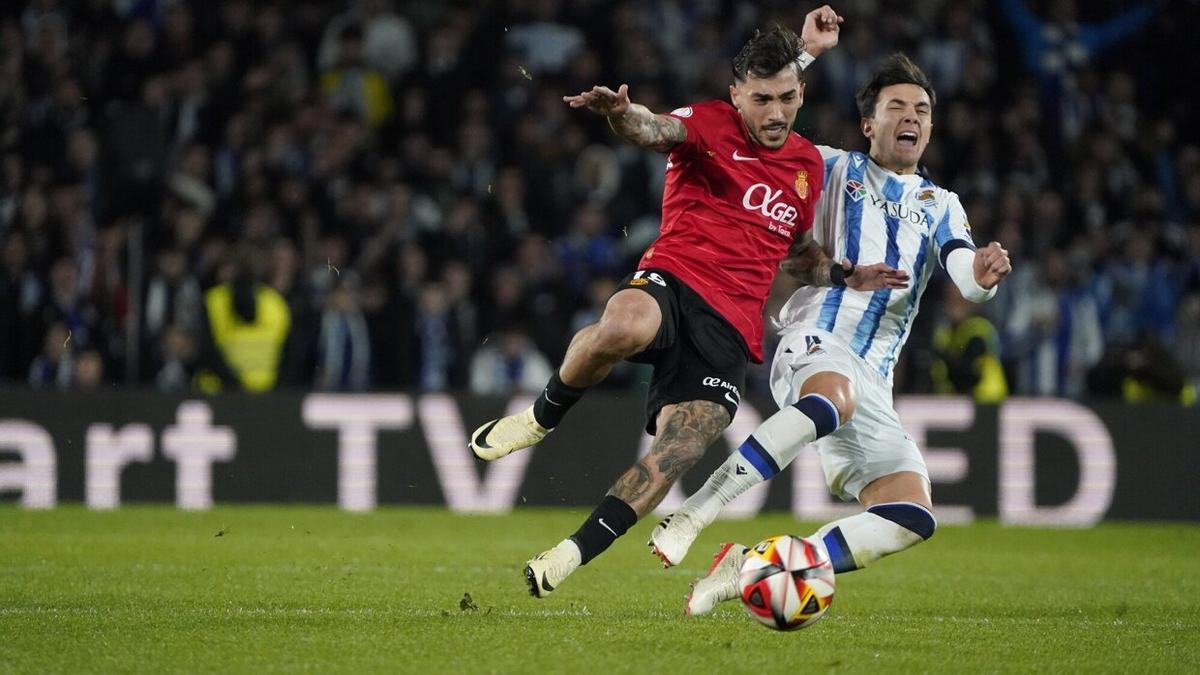 Zubimendi, en un lance del partido ante el Mallorca. / RUBEN PLAZA