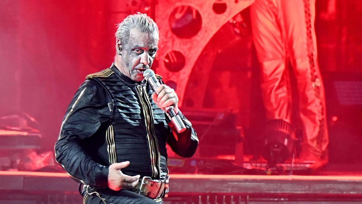 Till Lindemann durante un concierto.