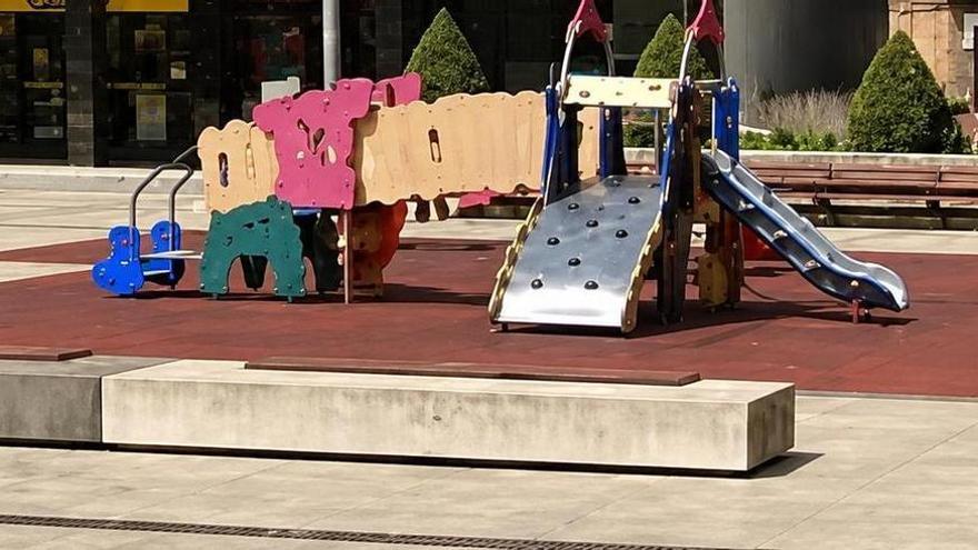 Estado del parque infantil de la plaza Arizgoiti