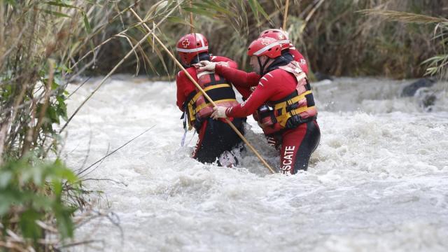 Efectivos del equipo de rescate de una mujer en Málaga.