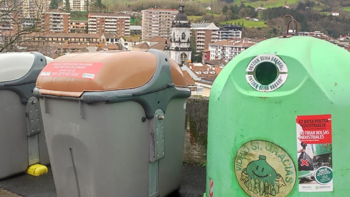 La medida tiene como objeto mejorar los ratios de recogida de residuos orgánicos, facilitando el acceso a las bolsas a la ciudadanía