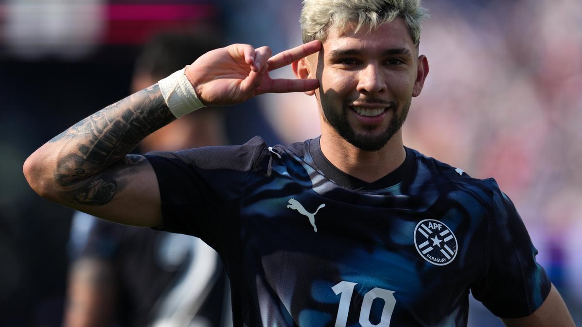 El jugador de la selección paraguaya, Julio Enciso, celebrando el tanto frente a Alemania.