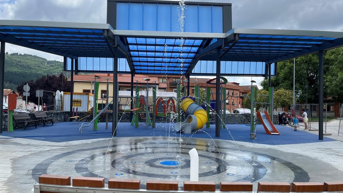 Chorros de agua en el parque de Zintururi de la localidad de Etxebarri