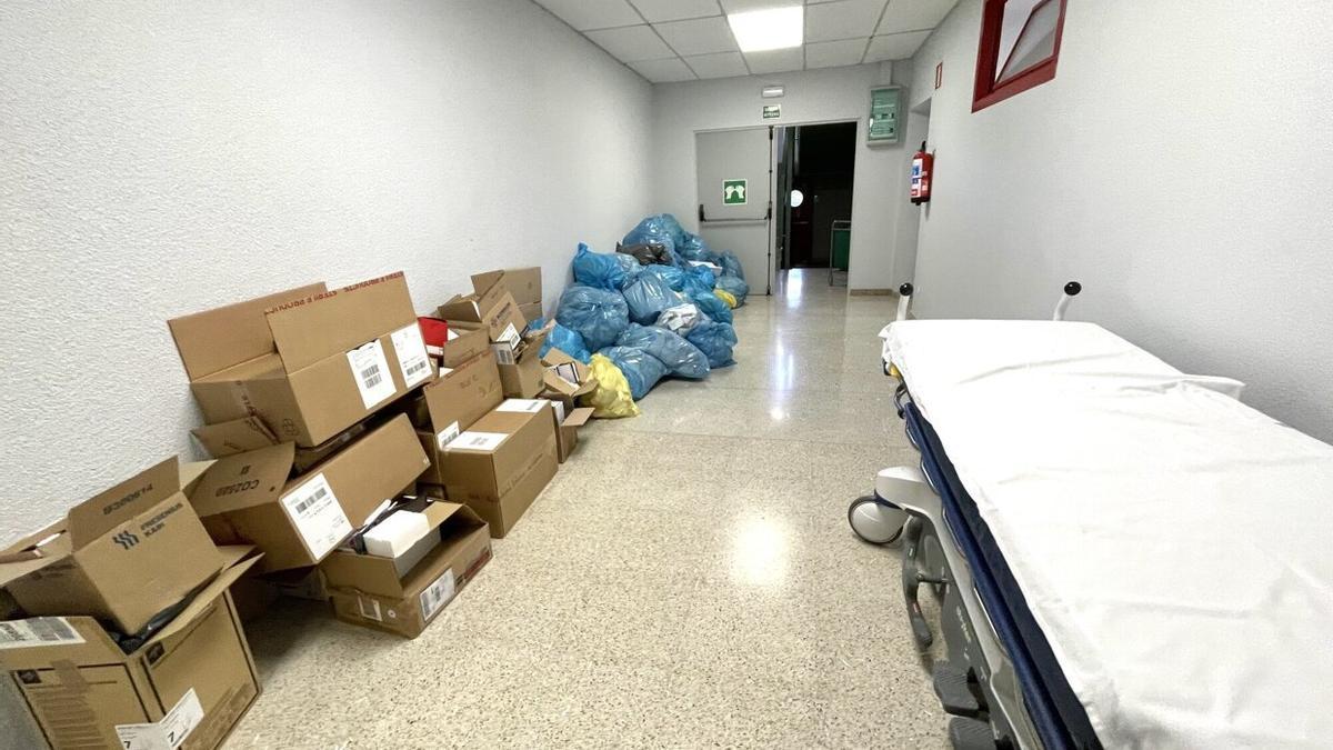 La basura se acumula en el Hospital de Mendaro