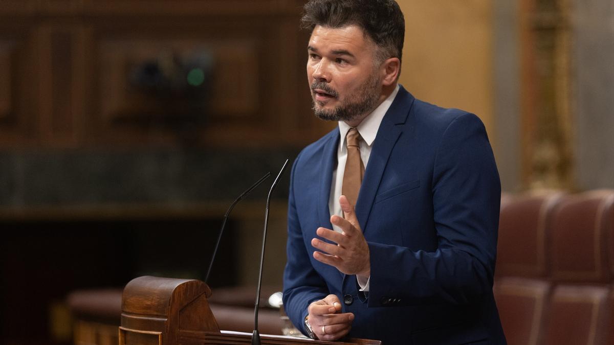 El portavoz de ERC en el Congreso, Gabriel Rufián, interviene durante una sesión extraordinaria en el Congreso de los Diputados, 17 de julio de 2024.