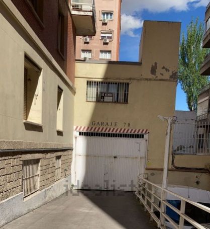 El exterior del garaje.
