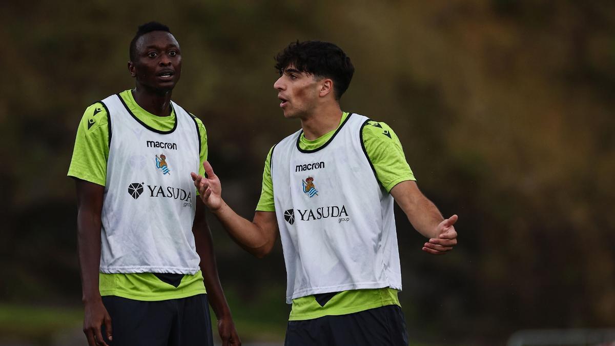 Jon Martín y Sadiq, en el entrenamiento de ayer. / R.S.