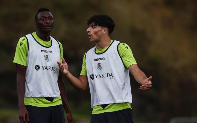 Jon Martín y Sadiq, en el entrenamiento de ayer. / R.S.