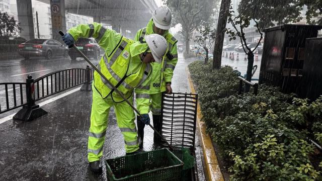 En imágenes: El tifón Dolphin deja lluvias récord y más de 1,6 millones de evacuados en China