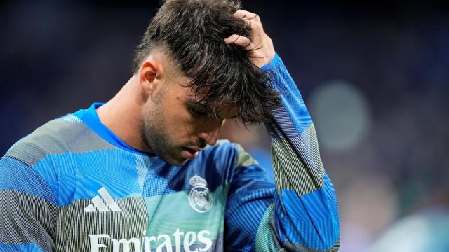 Raúl Asencio, antes de un partido con el Real Madrid.