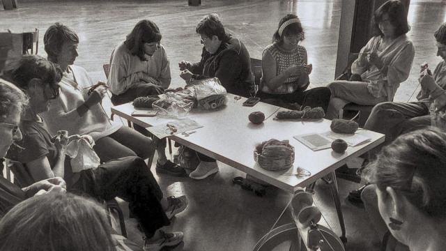 Un grupo de mujeres tomando parte en un filandón, la actividad destacada del Museo Vivo de este año en Artziniega