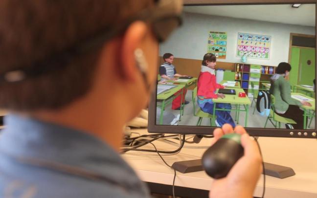 Un niño realizando un test para detectar el TDAH en un imagen de archivo.