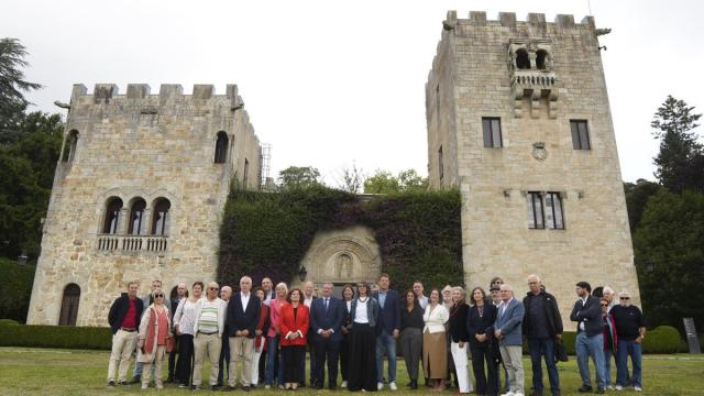 El secretario de Estado de Memoria Democrática, Fernando Martínez, junto a la subdelegada del Gobierno de A Coruña, María Rivas