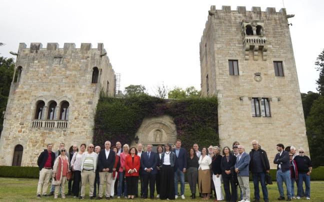 El secretario de Estado de Memoria Democrática, Fernando Martínez, junto a la subdelegada del Gobierno de A Coruña, María Rivas