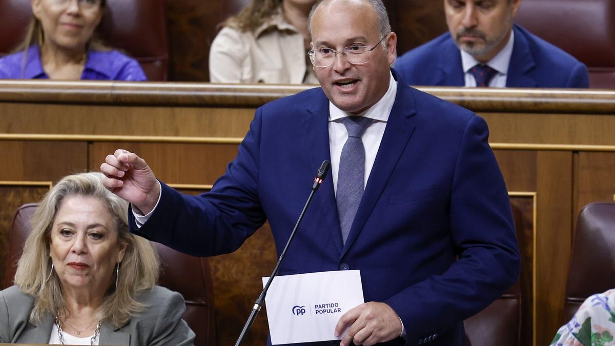 El portavoz del PP, Miguel Tellado inicia la ronda de interpelaciones al ministro de Presidencia y de Justicia, Félix Bolaños.