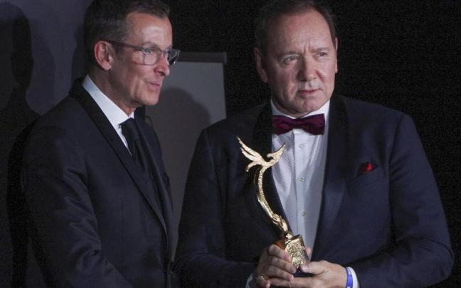 Kevin Spacey, premiado e invitado de honor en la gala de Better World Fund en Cannes. / EFE Kevin Spacey, premiado e invitado de honor en la gala de Better World Fund en Cannes.