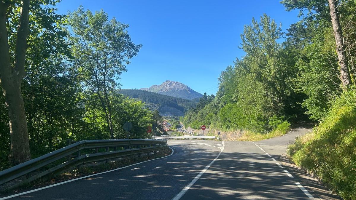 En Basabe, en la subida a Urkulu, se trasladará el punto de cruce a una ubicación más baja, con el objetivo de mejorar la visibilidad y aumentar la seguridad.
