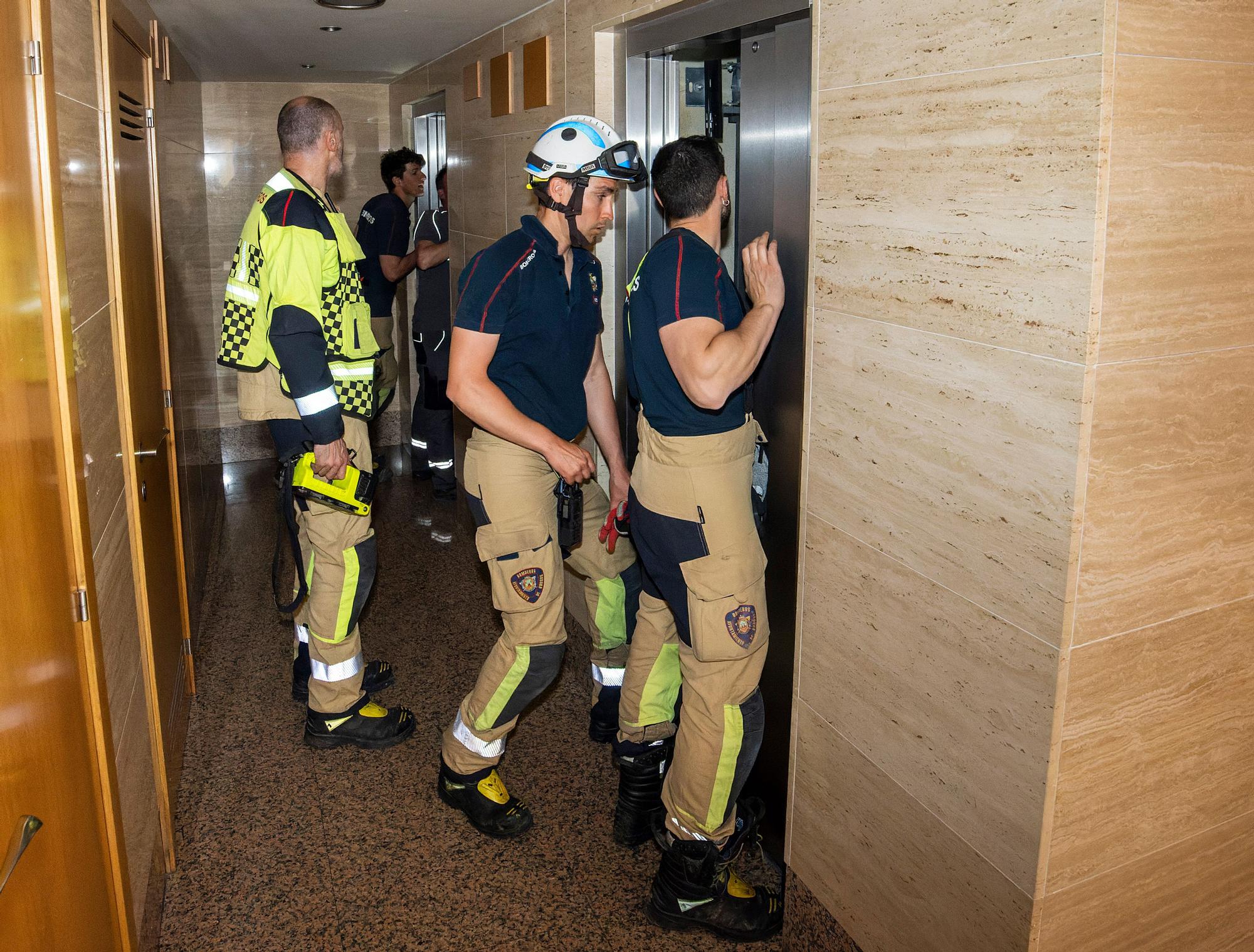 Personas que se quedaron encerradas en ascensores.
