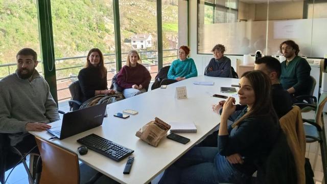 Reunión para la constitución de la asociación de comerciantes, hosteleros y empresas de servicios de Mendaro.