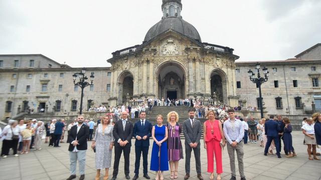 Representantes del grupo municipal del PNV junto al lehendakari Imanol Pradales y la diputada general Eider Mendoza, en la conmemoración del Día de San Ignacio de 2024.