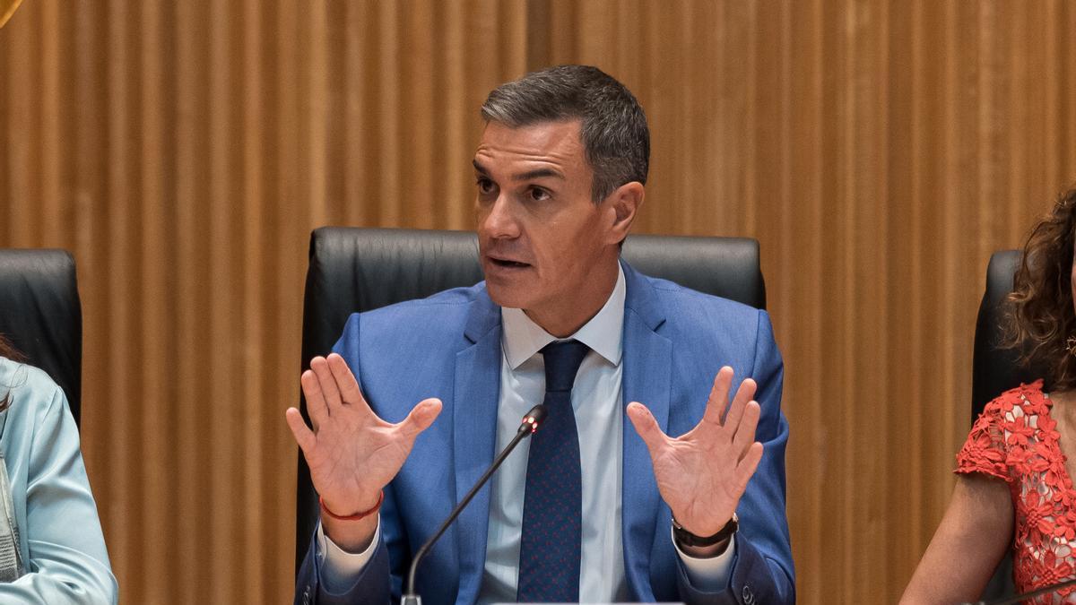Pedro Sánchez preside una reunión interparlamentaria del Grupo Socialista.