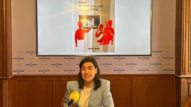 Nuria Alzaga, delegada de Hacienda y primera teniente de alcaldesa, presentando la iniciativa 'Partida a partida'.